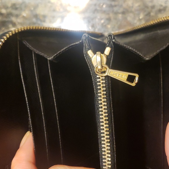 Prada Nylon zippy wallet black - Picture 9 of 12